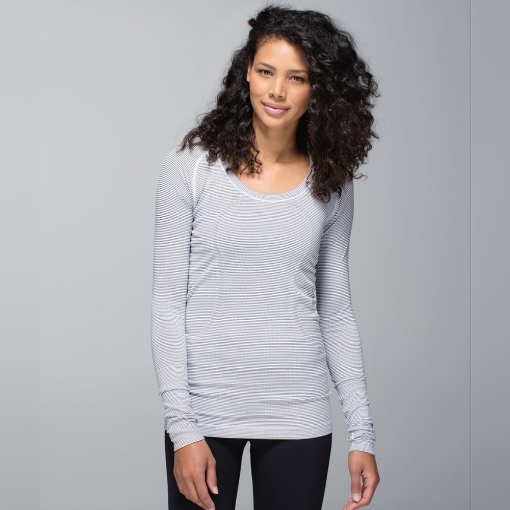 🐰Lululemon Run: Swiftly Tech Long Sleeve Scoop in Hyper Stripe White